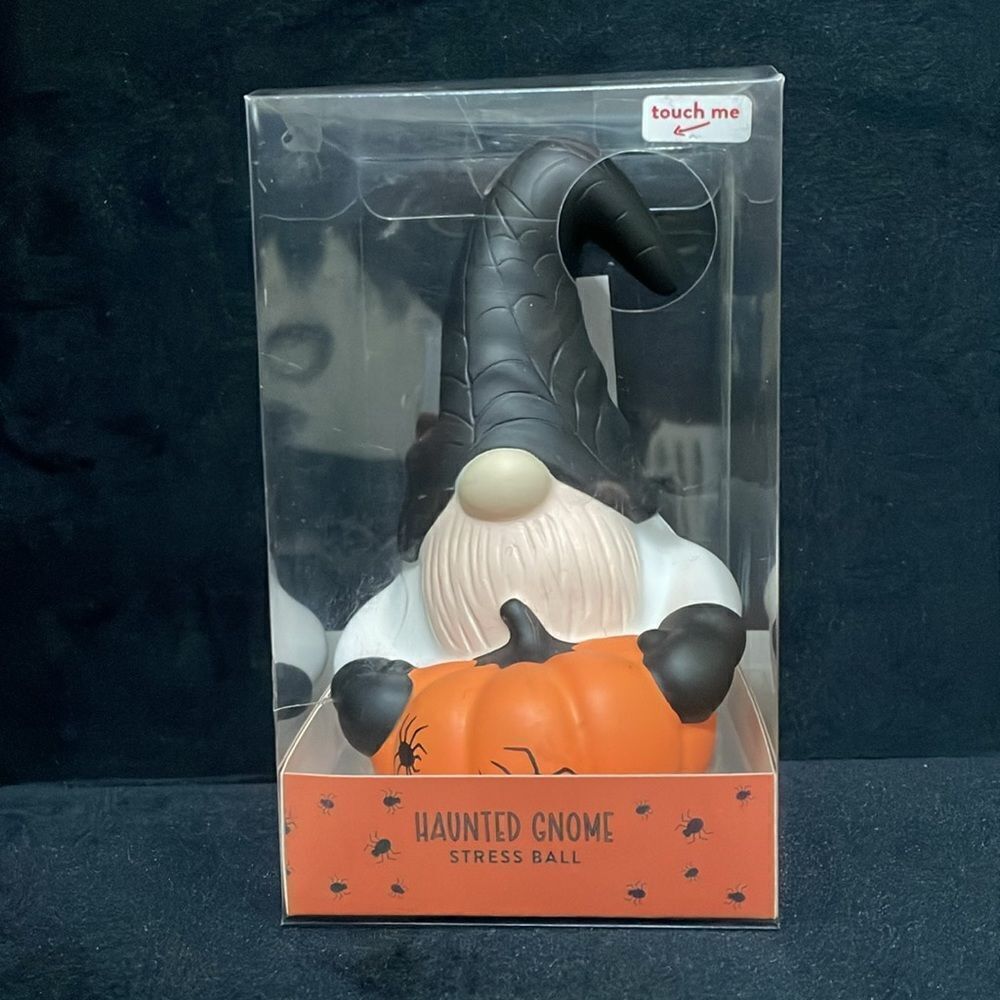 New in package Eccolo Halloween spooky haunted garden gnome holding pumpkin